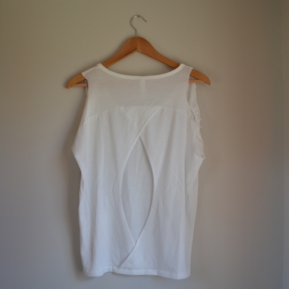 • FABLETICS ACTIVEWEAR TOP • - Picture 2 of 5